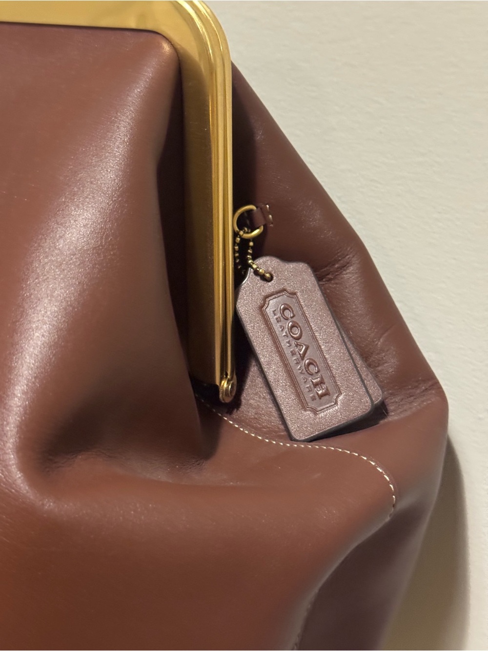 Coach Large Kisslock Frame Bag in Brown with Gold Hardware - Picture 4 of 12